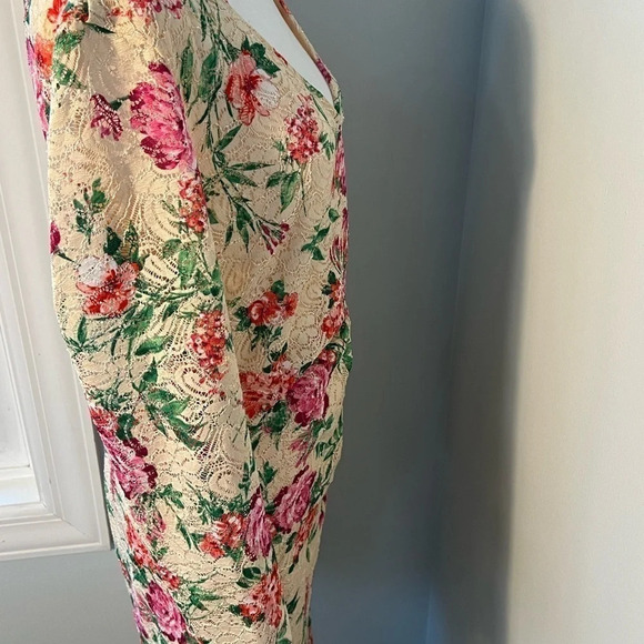 Guess SZ 14 Cream Lace V-Neck Floral Print lace Sheath Sheer Lace Sleeve NWT - Picture 13 of 14